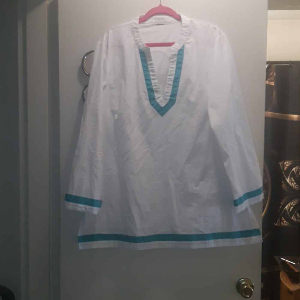 🌺WHITE TUNIC w/Blue Trim